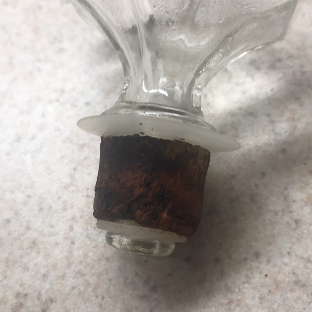 Vintage Walker’s Delux Bourbon Starburst Glass Decanter with Stopper. - Picture 3 of 4